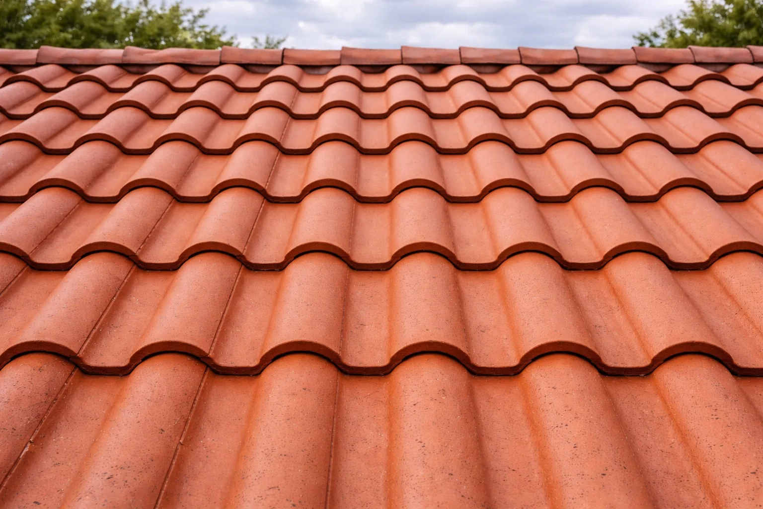 Toiture en tuiles après intervention de nettoyage par drone à Gaillac